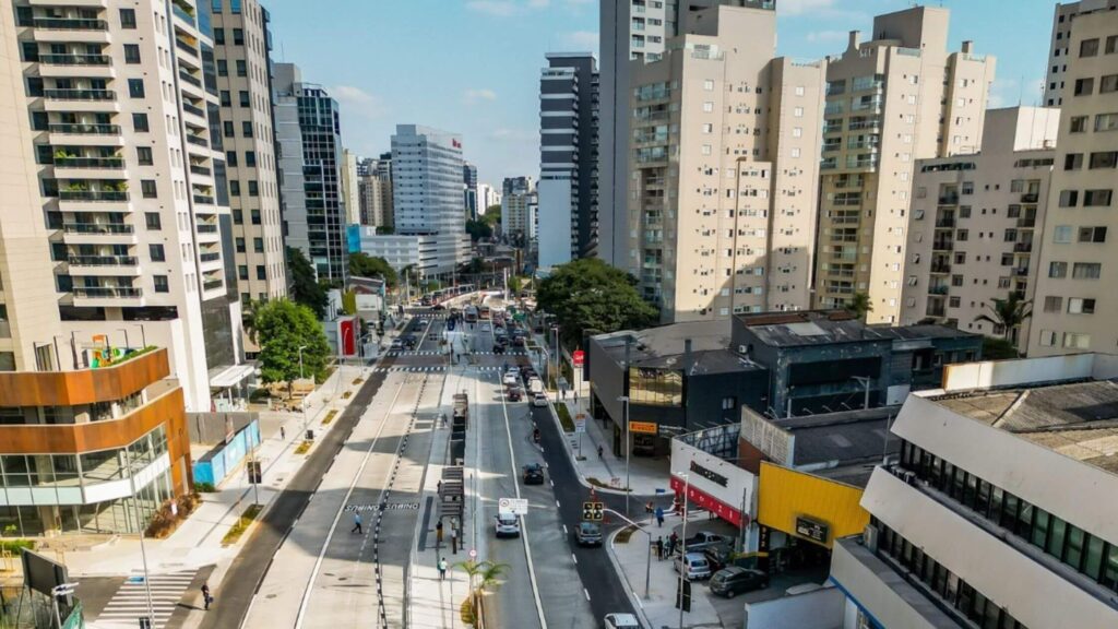 O impacto da revitalização da Avenida Santo Amaro no mercado imobiliário de São Paulo